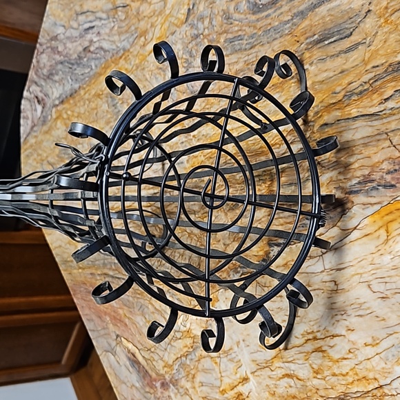 Metal cornucopia basket Horn of Plenty - Picture 2 of 4